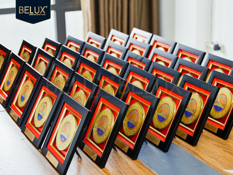 Lô 50 tranh AJC 20x20cm bằng đồng thiết kế theo yêu cầu